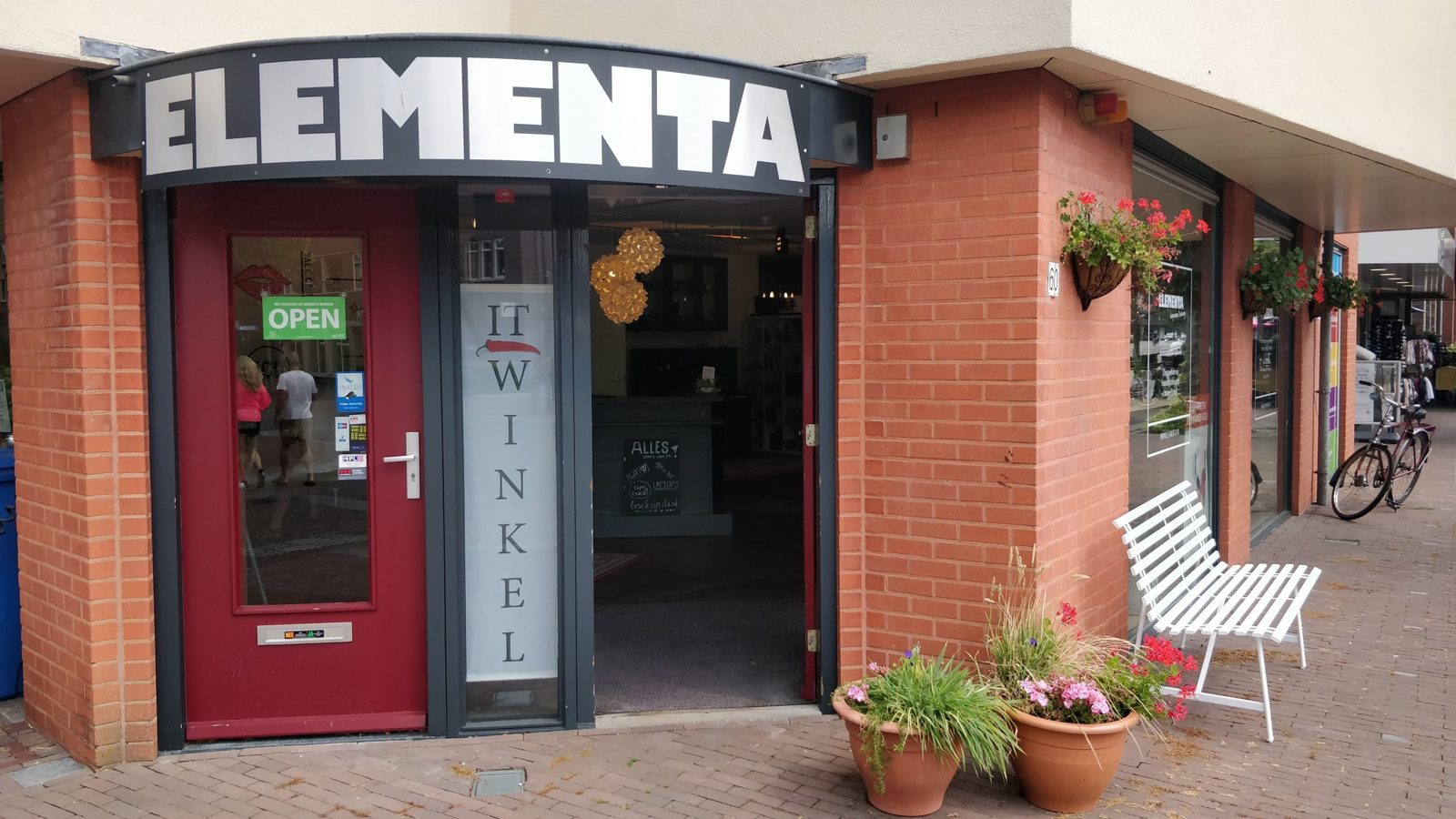 De winkel van ELEMENTA aan de Stationsstraat